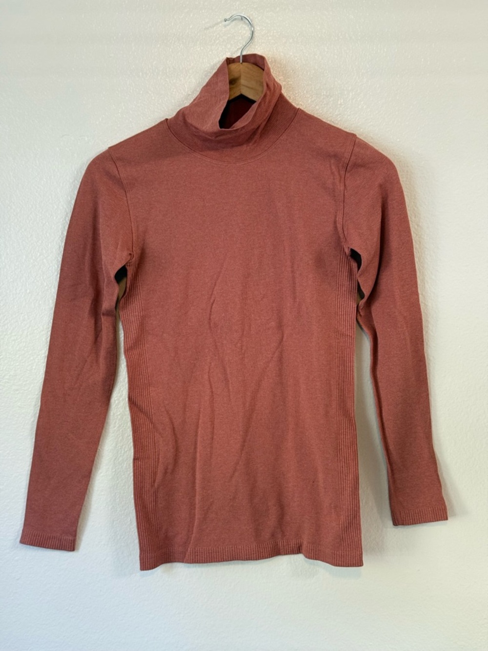 Lululemon‎ Yin Vibes Turtleneck, Copper Coral Ribbed, Size 8 Athleisure Pilates
